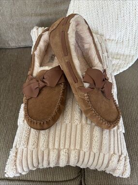 Ugg Dakota tan brown Leather Bow lined‎ Slippers Women's size 9 excellent